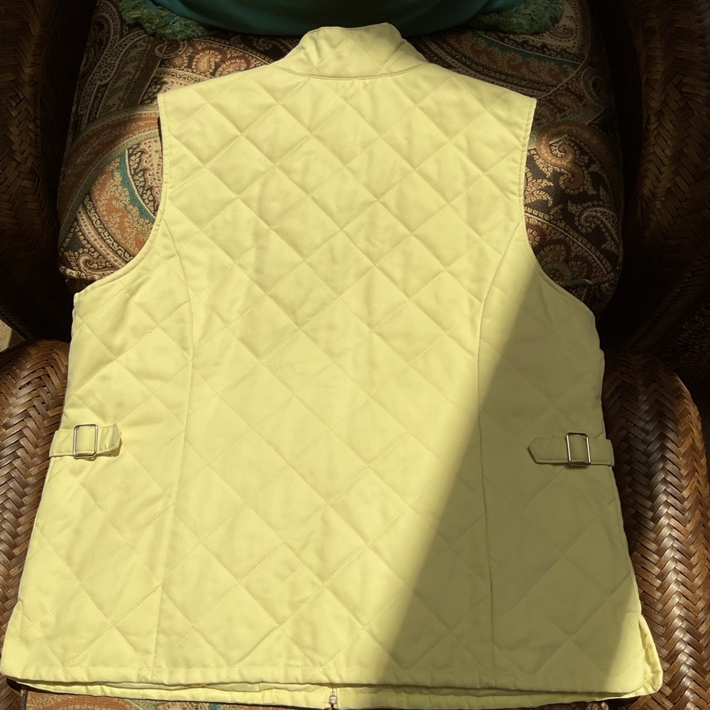 Orvis ladies pale yellow vest. NWOT - Picture 3 of 4
